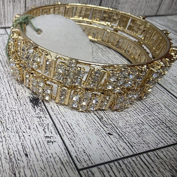 Jewelry - Elegant Gold And Crystal Bangle Set